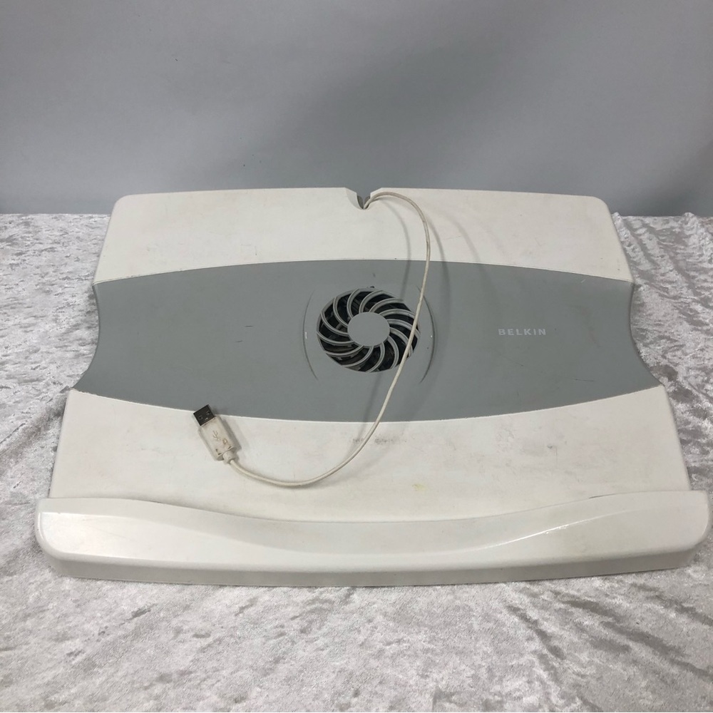BELKIN COOLING LAPTOP STAND WITH USB CORD IN WHITE